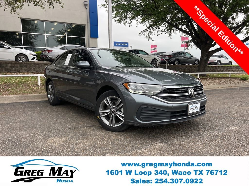 Used 2024 Volkswagen Jetta SE w/ Panoramic Sunroof Package image 1