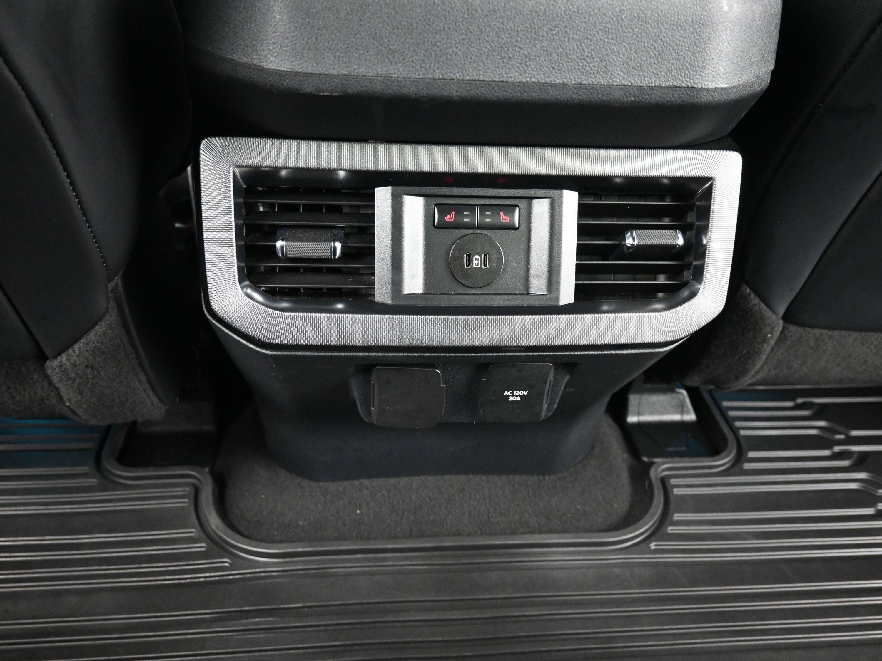 Used 2024 Ford F250 Platinum image 17