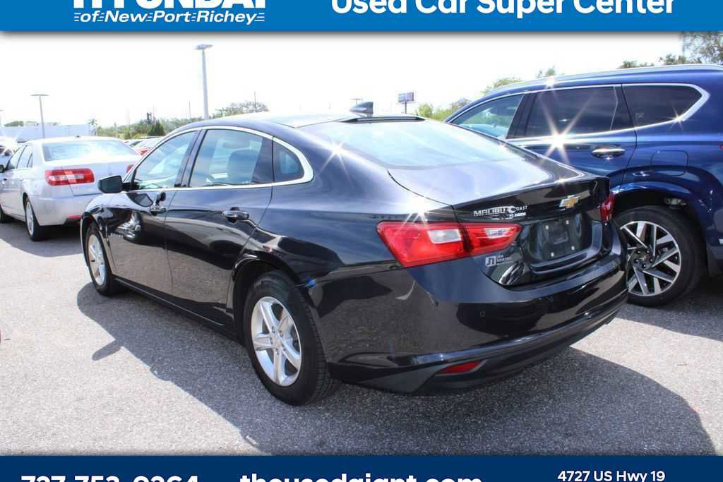 Used 2022 Chevrolet Malibu LS w/ Driver Confidence Package II image 2