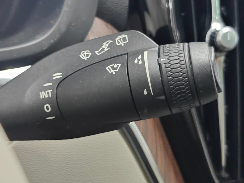 Used 2022 Volvo XC60 B5 Momentum AWD/4WD image 45