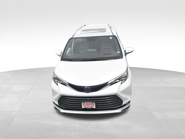 Used 2024 Toyota Sienna Platinum image 18