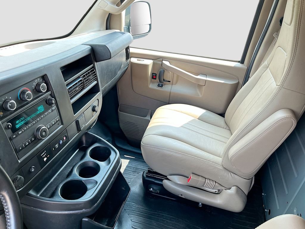 Used 2023 GMC Savana 3500 Extended w/ Driver Convenience Package RWD image 20