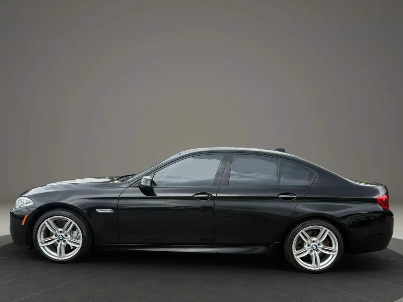 Used 2014 BMW 550i xDrive Sedan AWD/4WD image 7