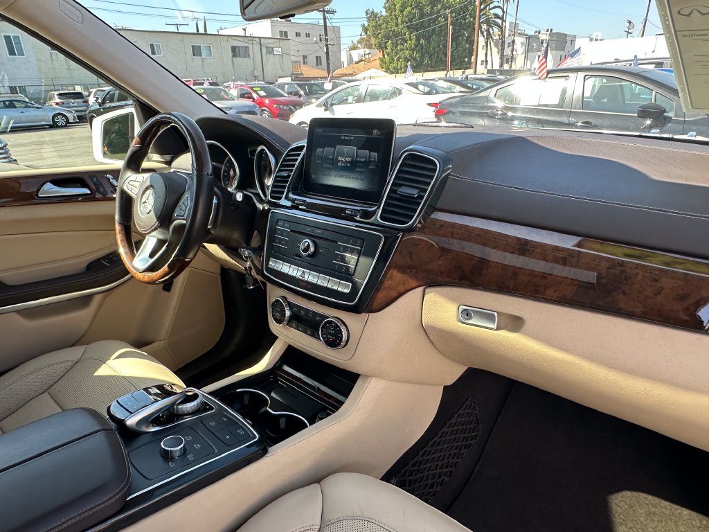 Used 2017 Mercedes-Benz GLS 550 4MATIC image 12