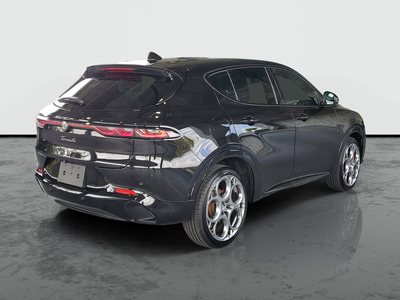 Used 2025 Alfa Romeo Tonale w/ Premium Package AWD/4WD image 2