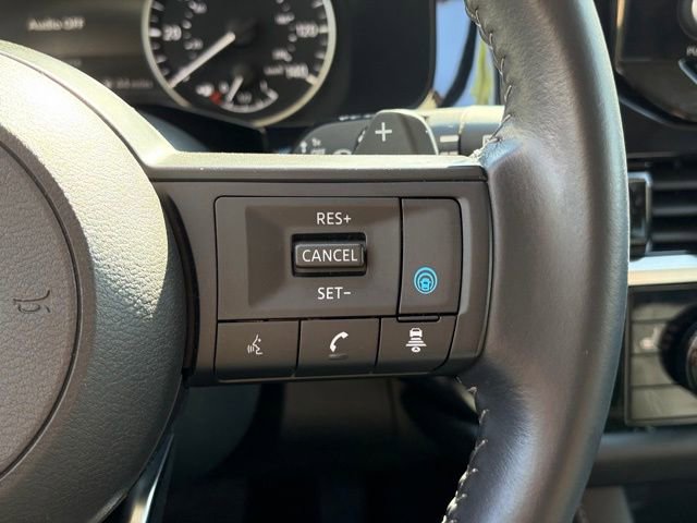 Used 2024 Nissan Pathfinder SV w/ Black Appearance Package image 18