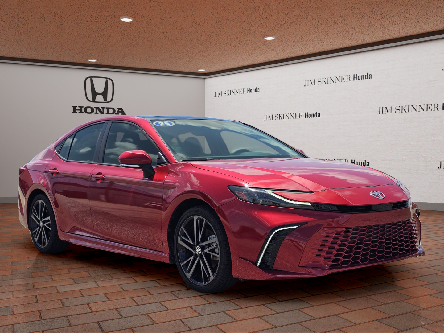 Used 2025 Toyota Camry XSE FWD image 5