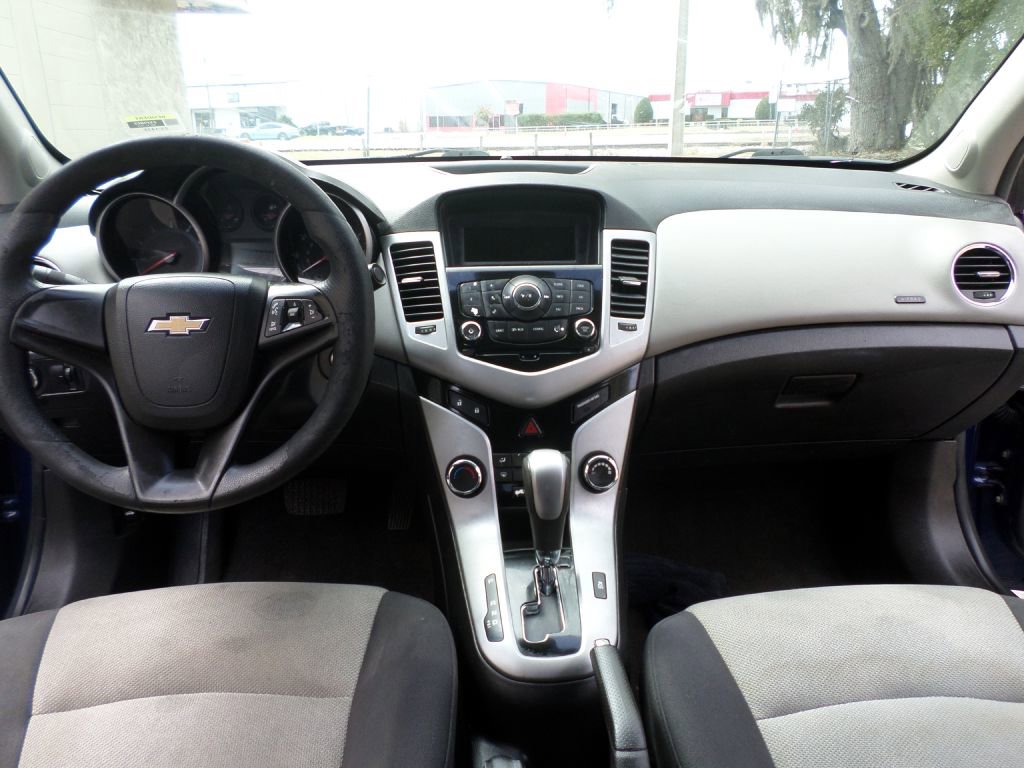 Used 2013 Chevrolet Cruze LS image 11