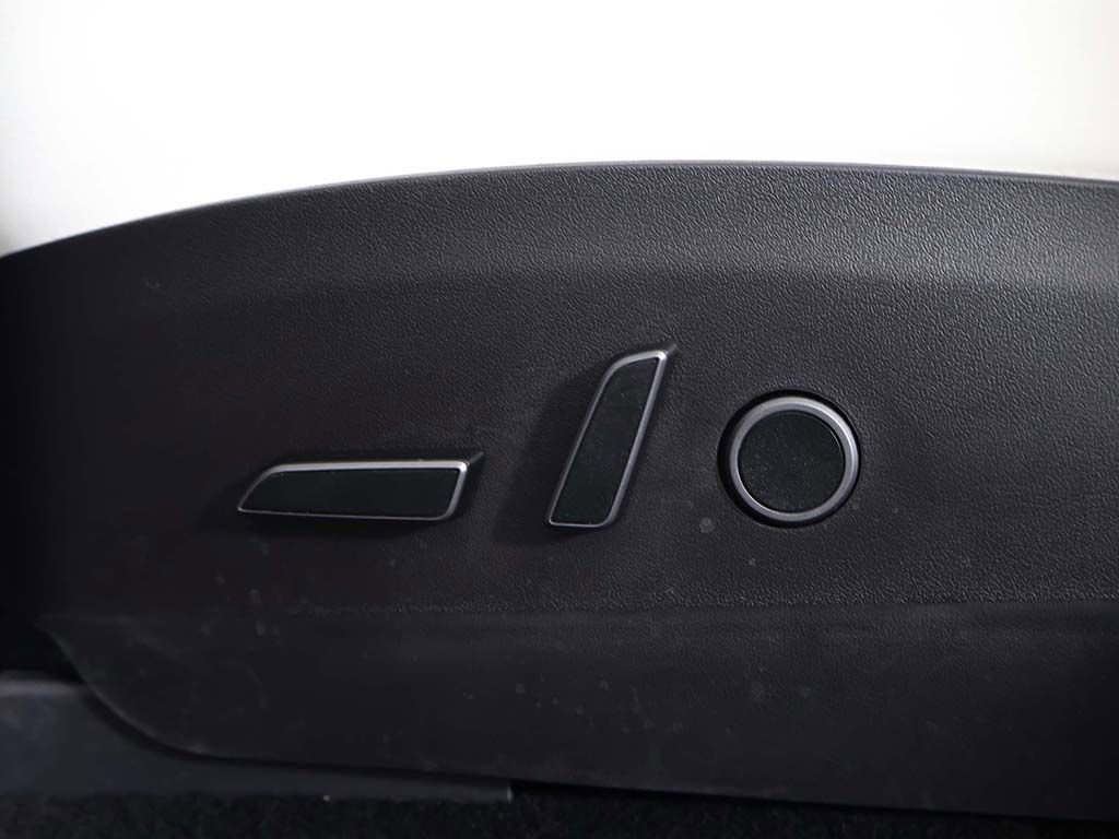 Used 2023 Tesla Model Y Long Range image 29