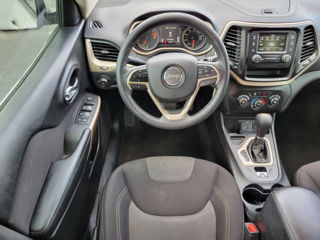 Used 2018 Jeep Cherokee Latitude image 17