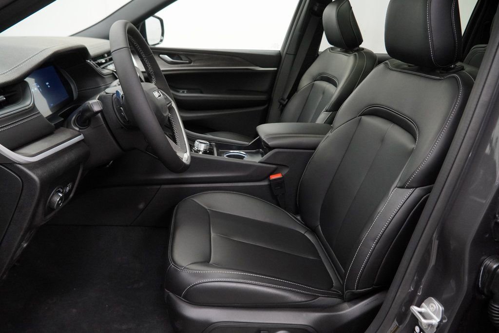 New 2025 Jeep Grand Cherokee L Limited image 17