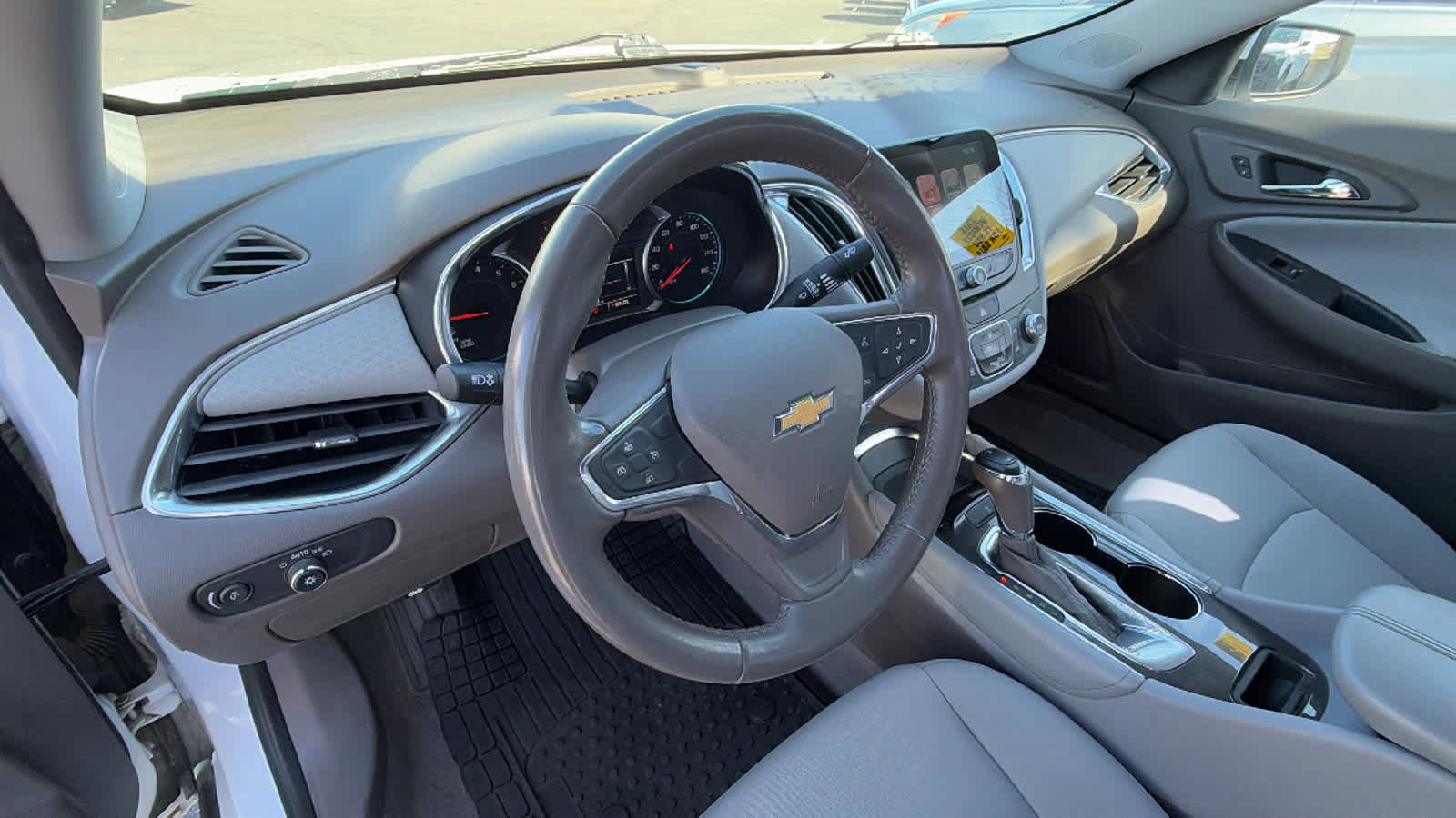 Used 2018 Chevrolet Malibu LT image 10