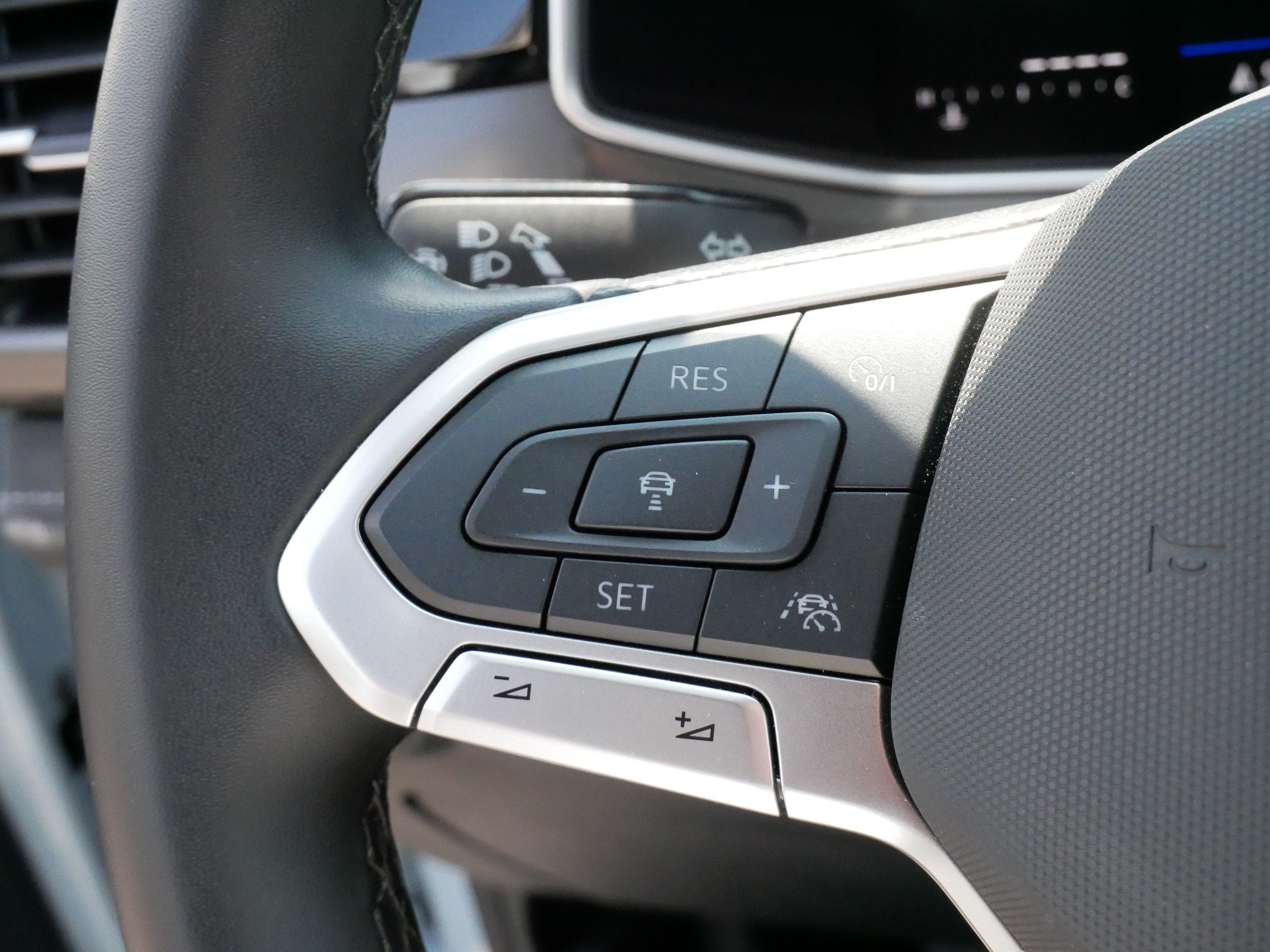Certified 2025 Volkswagen Taos SE AWD/4WD image 26
