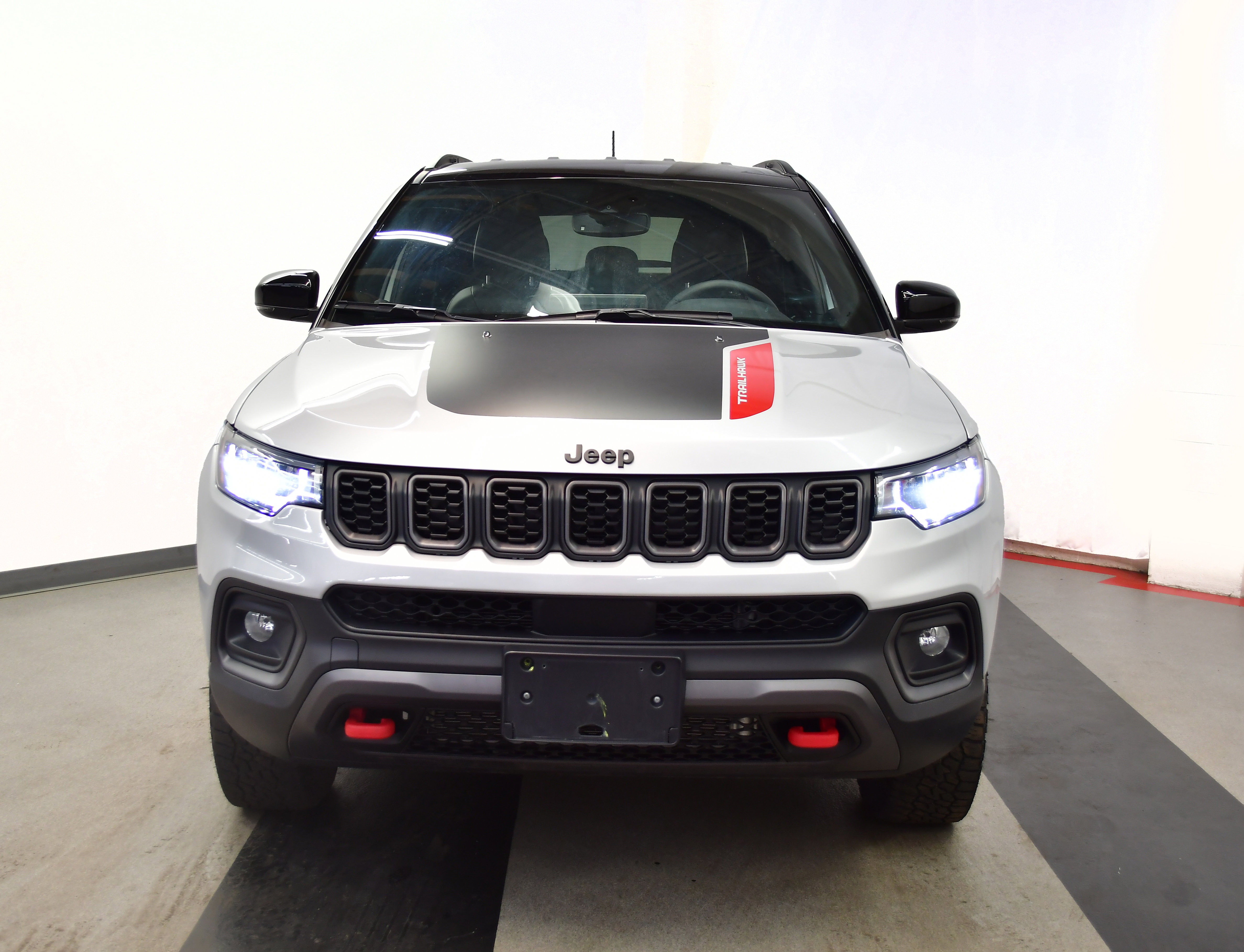Used 2025 Jeep Compass Trailhawk AWD/4WD image 13