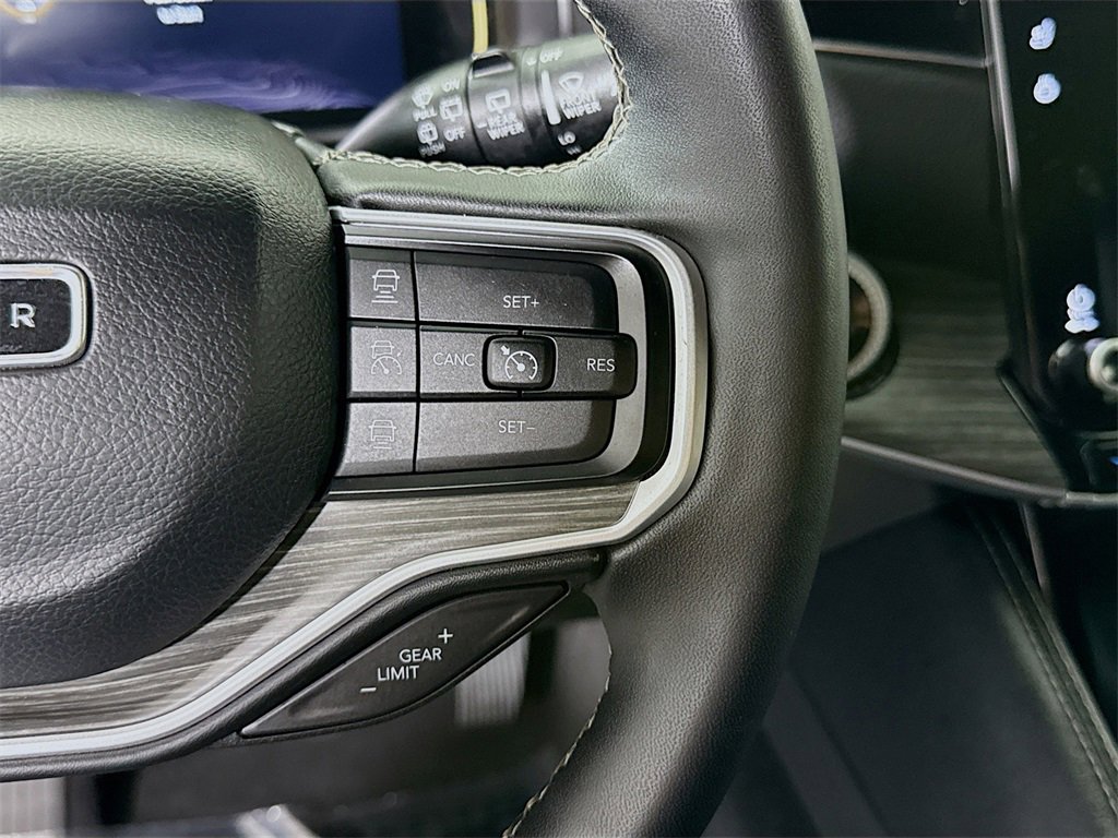 Used 2024 Jeep Wagoneer L Series II w/ Flexible Seating Group image 23