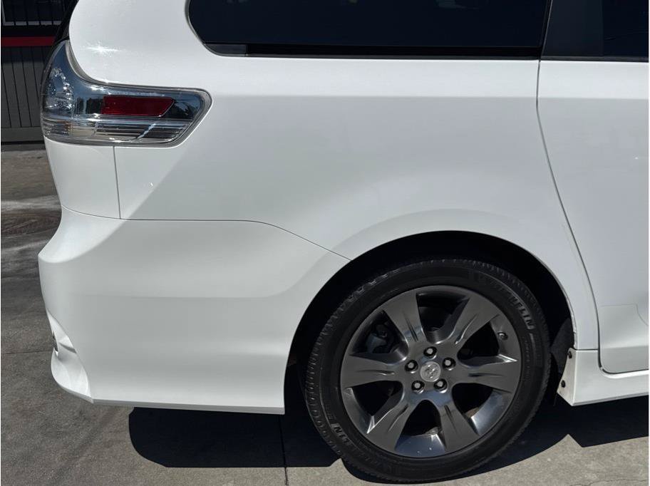 Used 2015 Toyota Sienna SE w/ SE Preferred Package FWD image 48