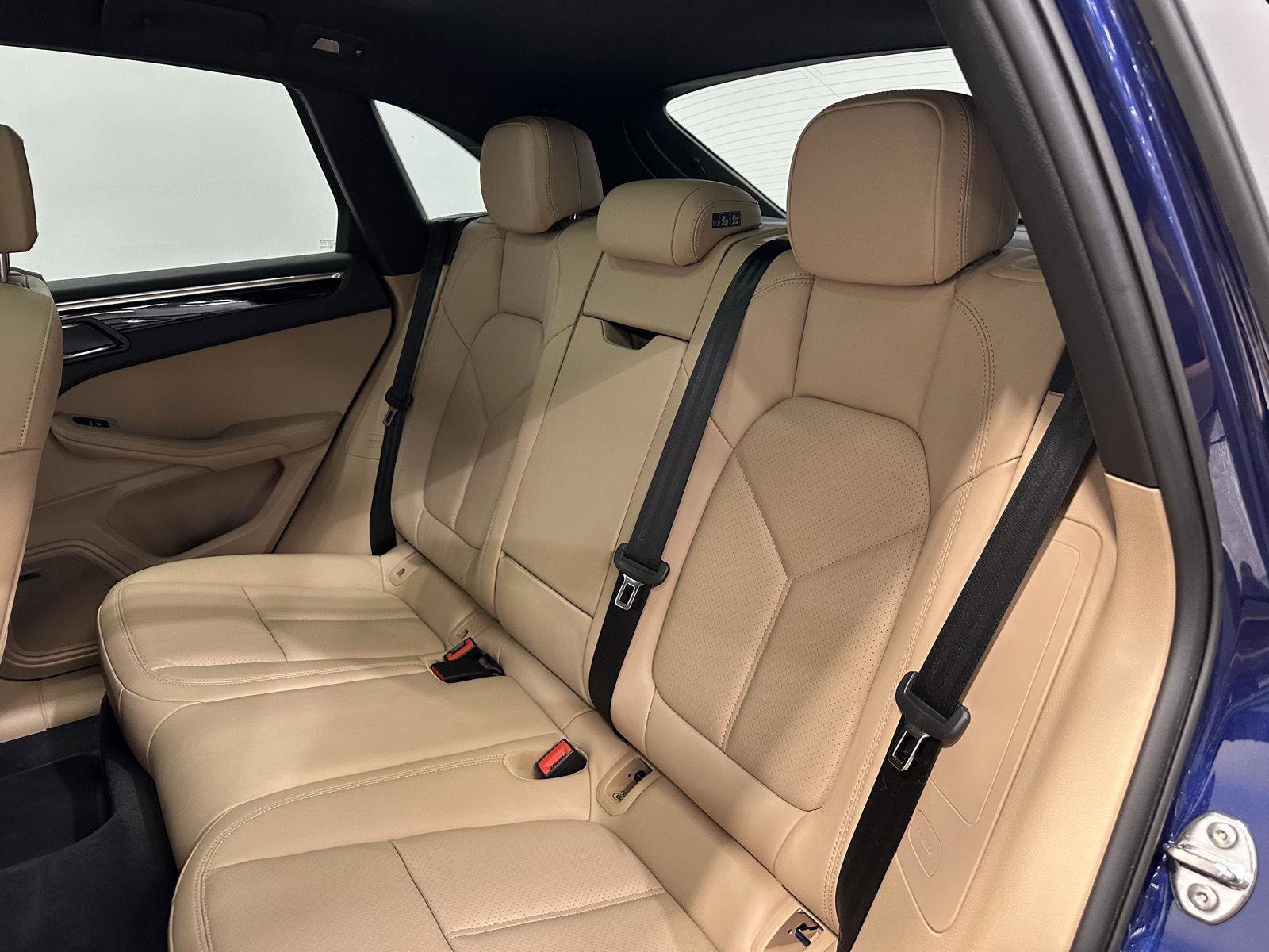 Certified 2026 Porsche Macan AWD/4WD image 35