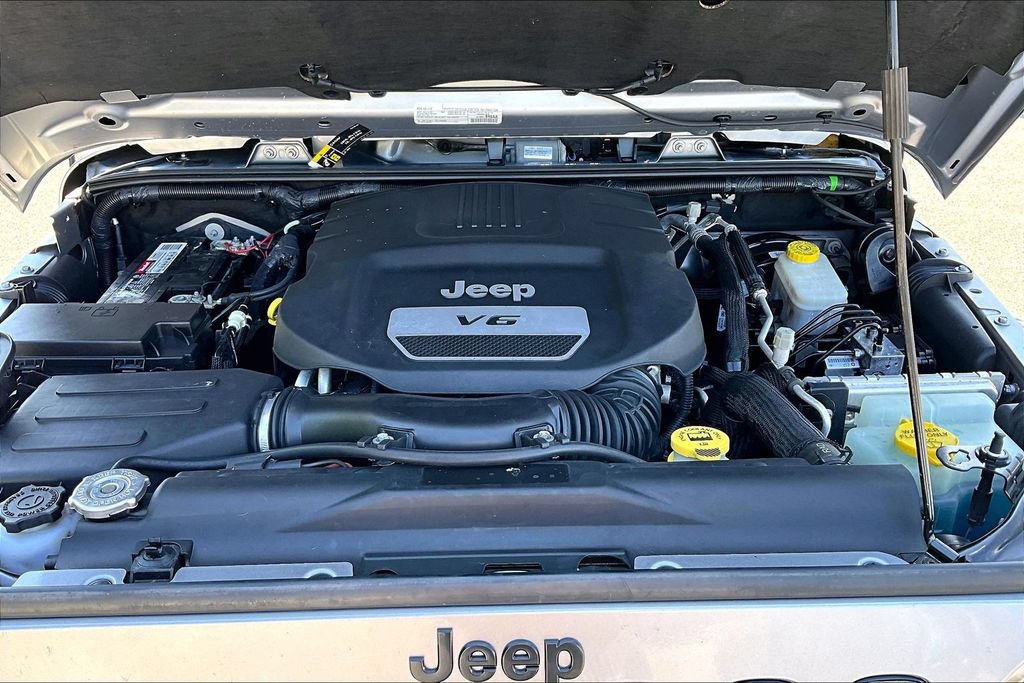 Used 2017 Jeep Wrangler Unlimited Sahara AWD/4WD image 29