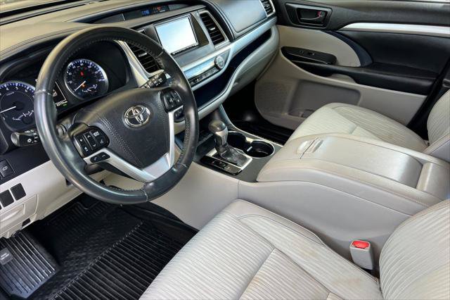 Certified 2019 Toyota Highlander Plus FWD image 11
