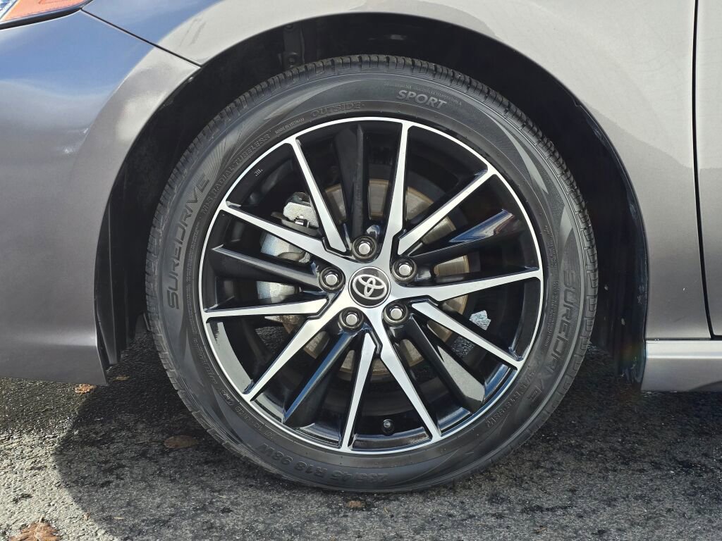 Used 2024 Toyota Camry SE image 11