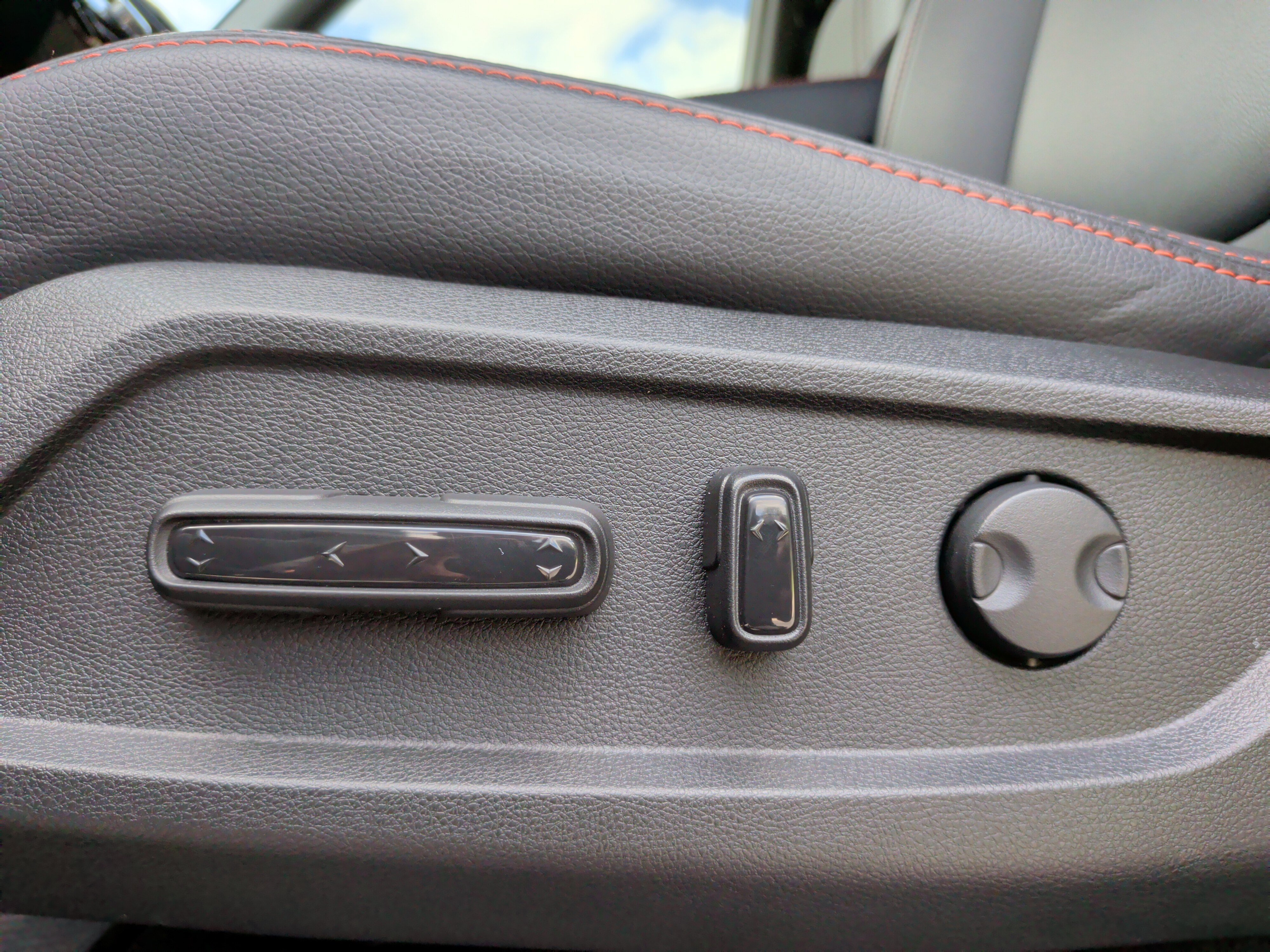 Used 2025 Honda Pilot TrailSport image 28