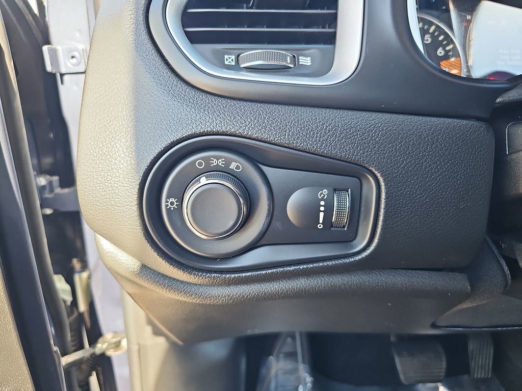 Used 2021 Jeep Renegade Sport w/ Sport Appearance Group image 24