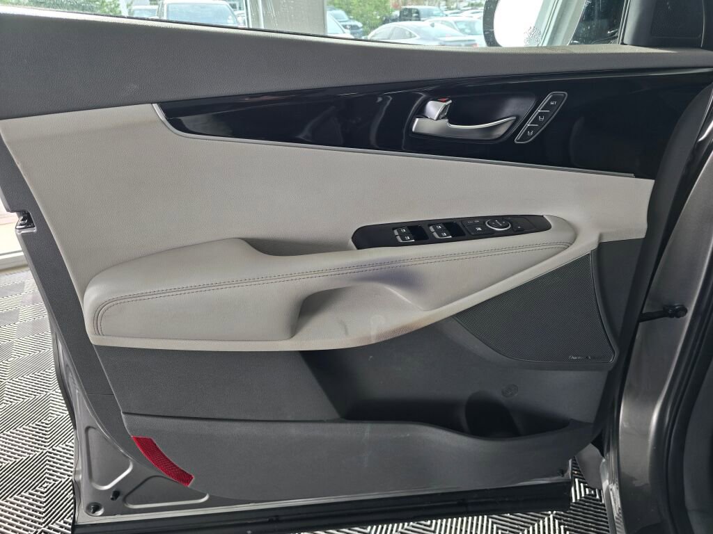 Used 2019 Kia Sorento SX image 20