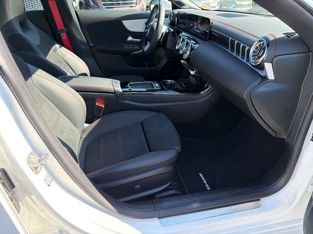 Used 2025 Mercedes-Benz CLA 35 AMG 4MATIC image 13