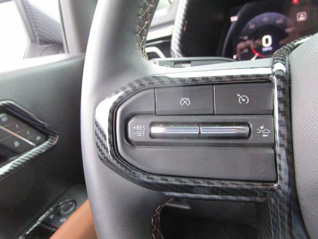 Used 2025 GMC Canyon AT4 w/ Technology Plus Package image 33