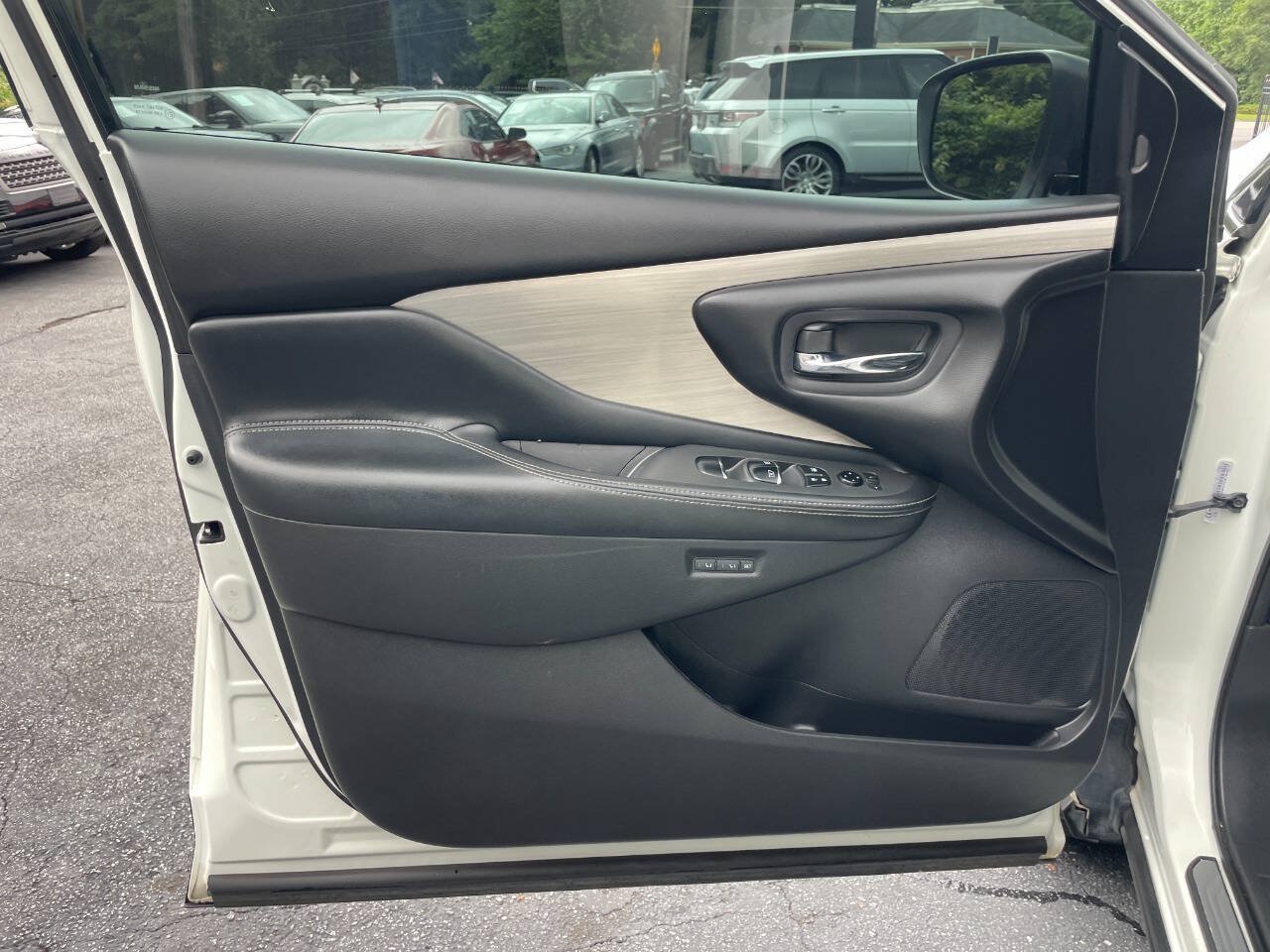 Used 2017 Nissan Murano Platinum w/ Platinum Technology Package FWD image 24
