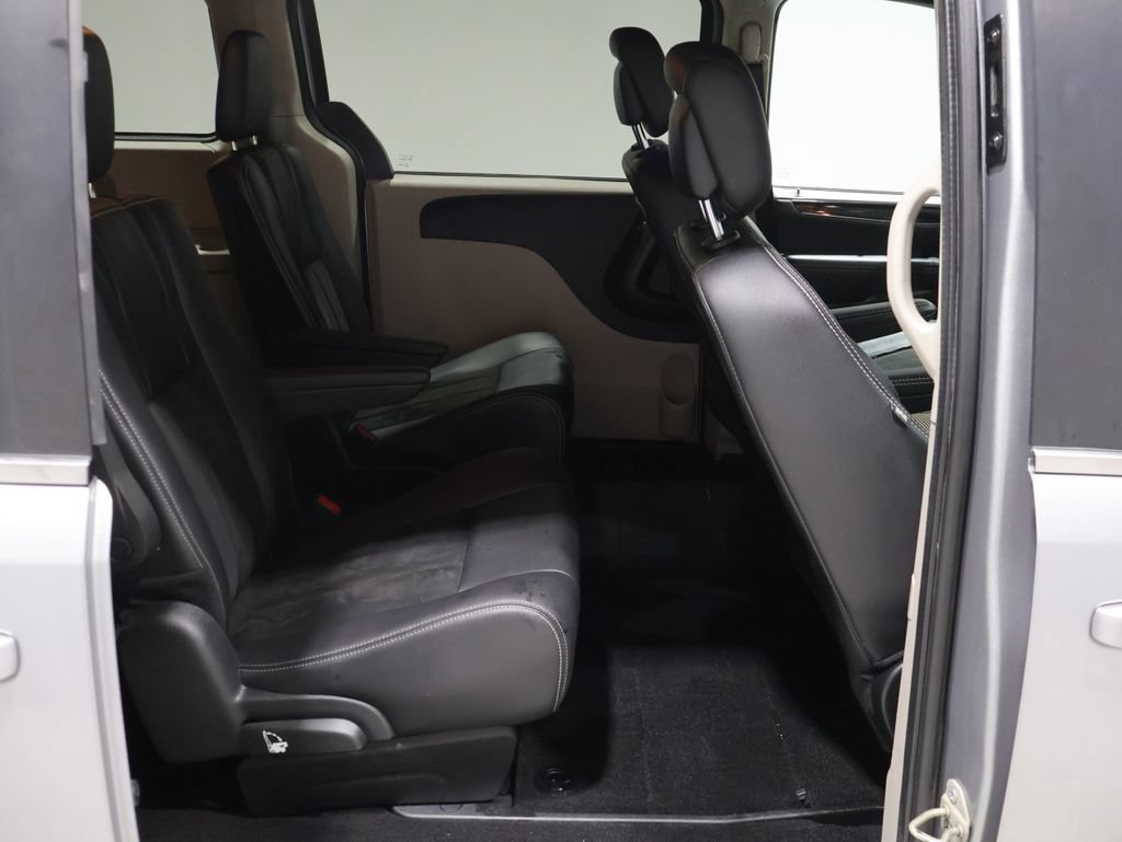 Used 2019 Dodge Grand Caravan SXT FWD image 19