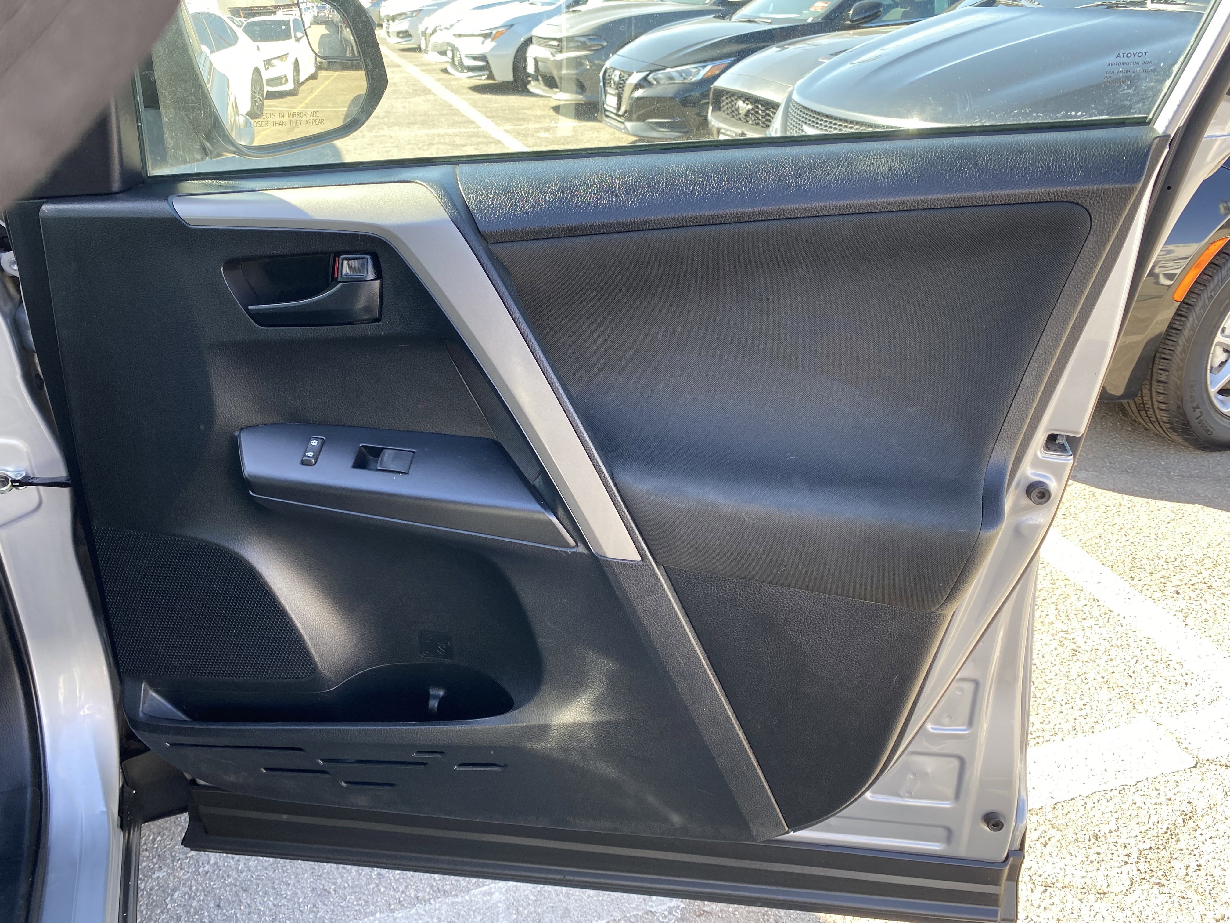 Used 2018 Toyota RAV4 LE w/ Cargo Management Package FWD image 25