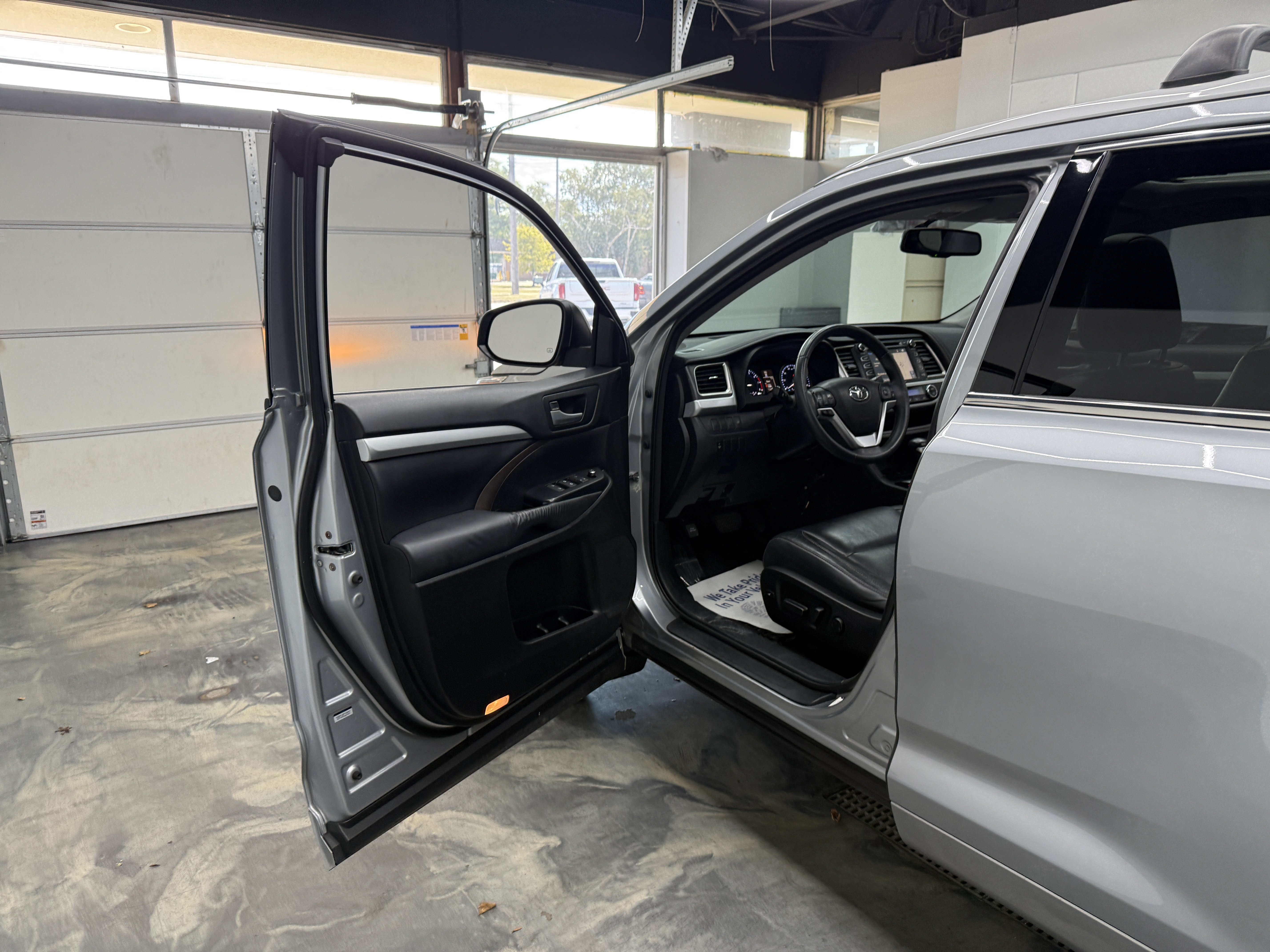Used 2016 Toyota Highlander XLE AWD/4WD image 8