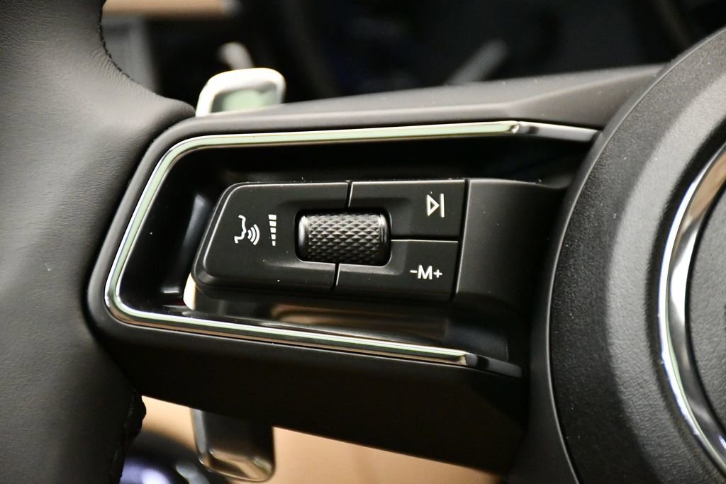 Certified 2025 Porsche Macan image 27