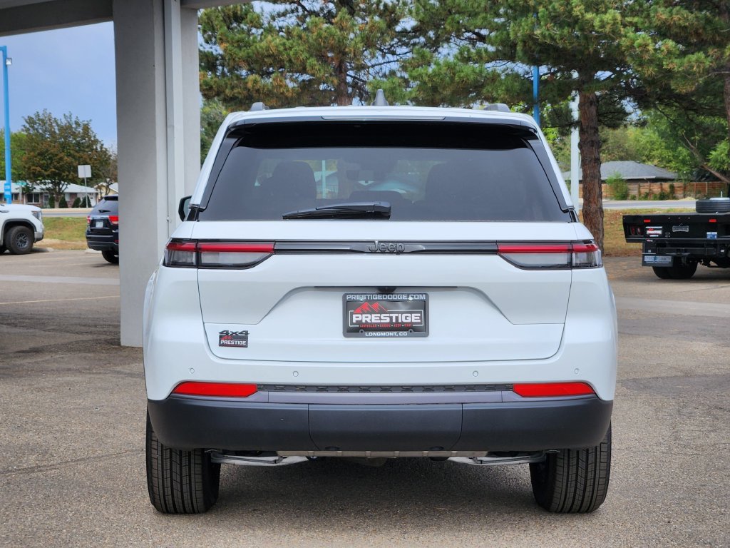 New 2026 Jeep Grand Cherokee Altitude AWD/4WD image 12