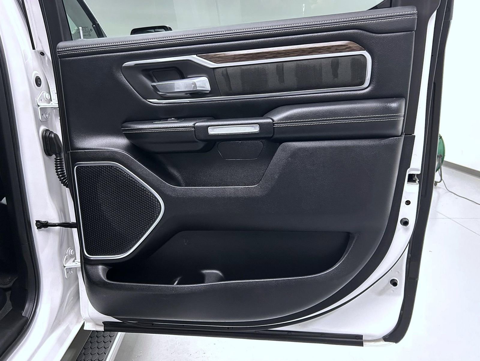 Used 2020 RAM 1500 Laramie image 17