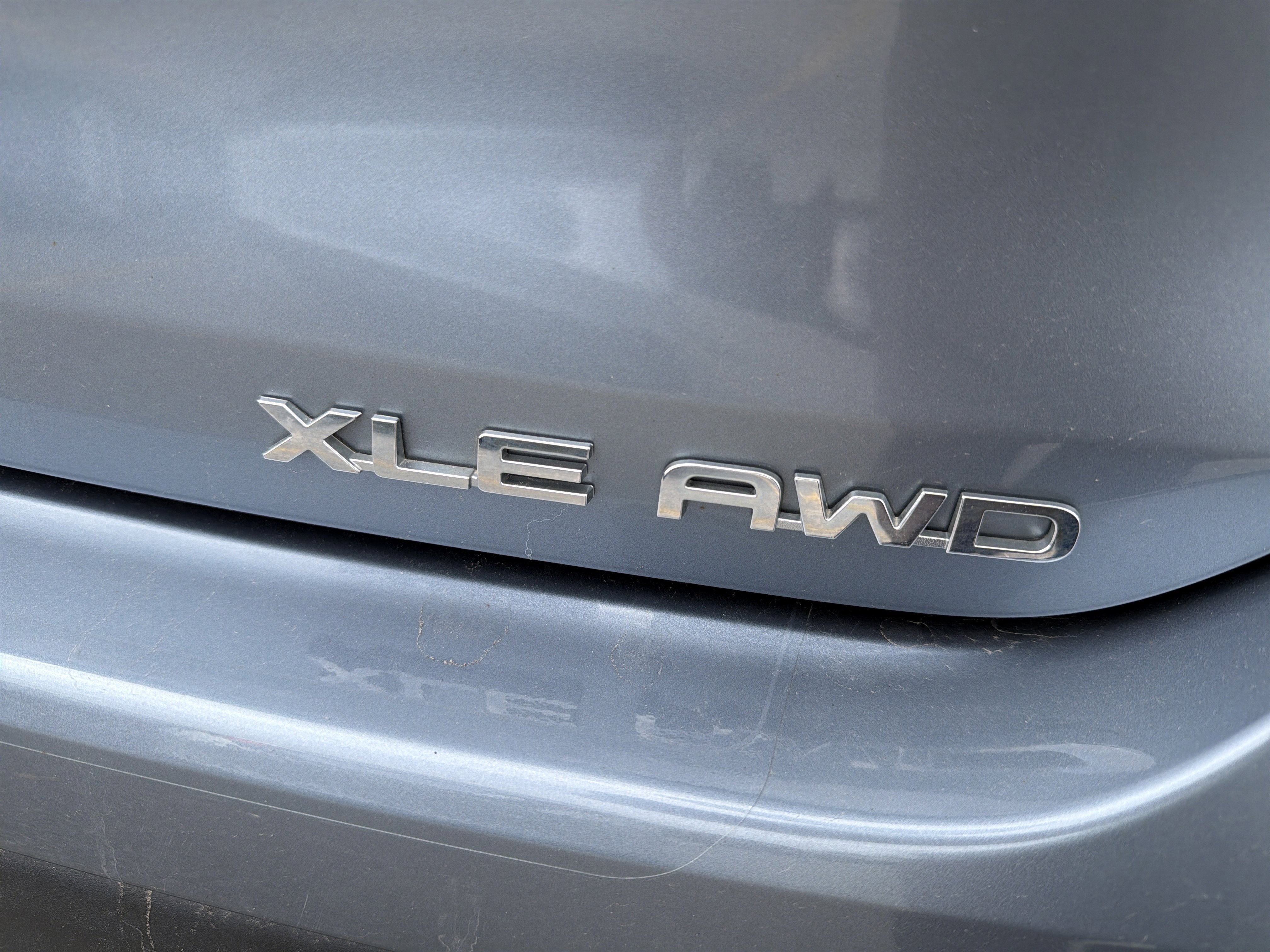 Used 2022 Toyota Highlander XLE AWD/4WD image 7