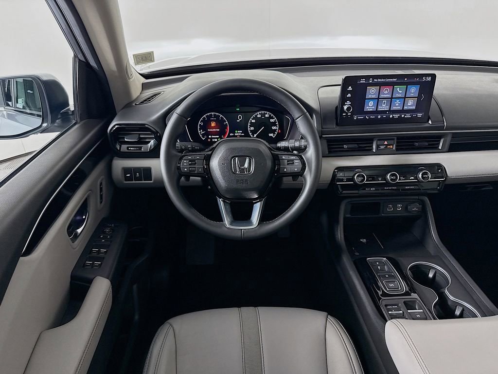 Certified 2025 Honda Pilot Touring image 20