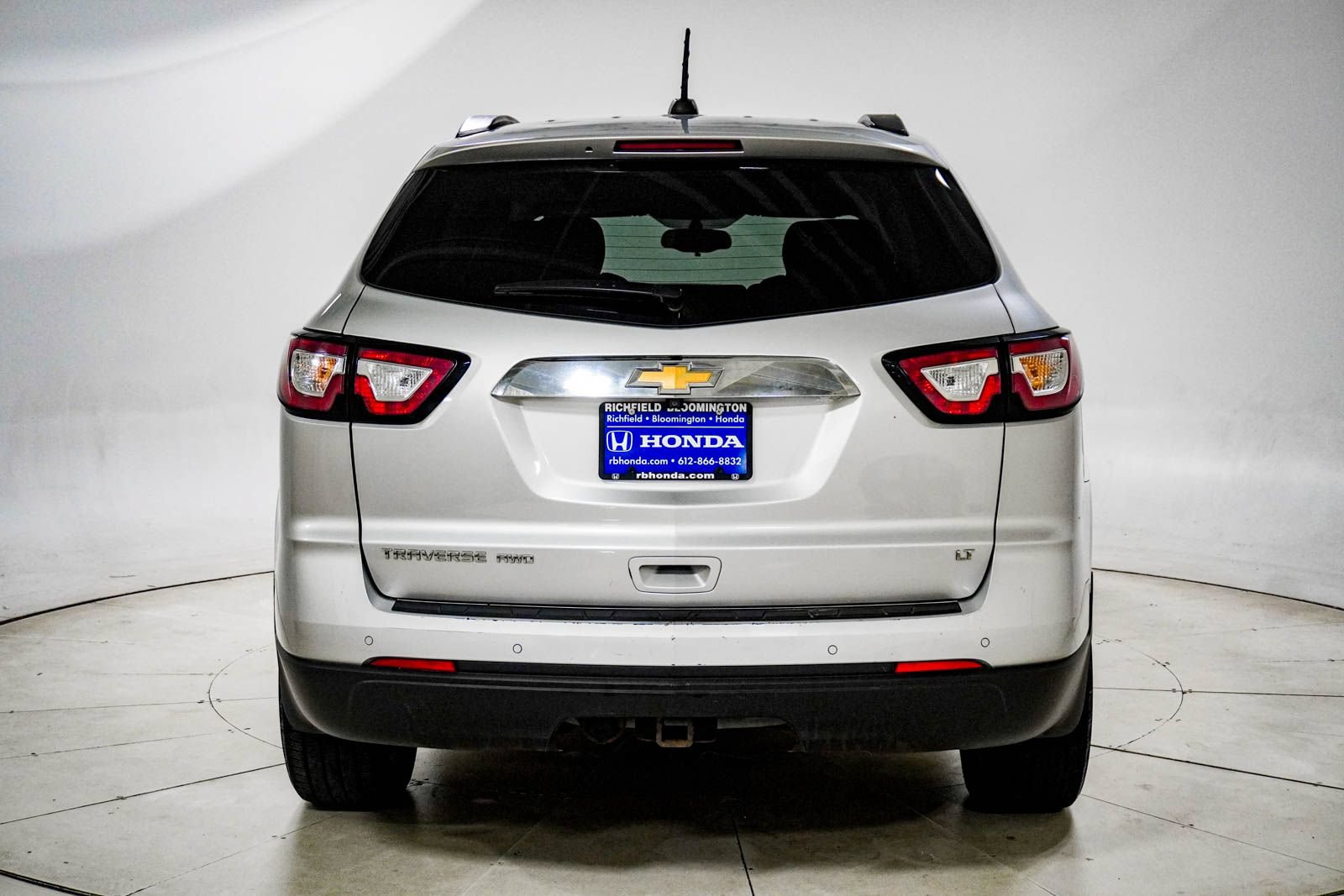 Used 2017 Chevrolet Traverse LT w/ Style and Technology Package AWD/4WD image 6
