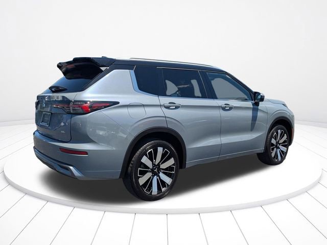 Used 2025 Mitsubishi Outlander SEL image 3