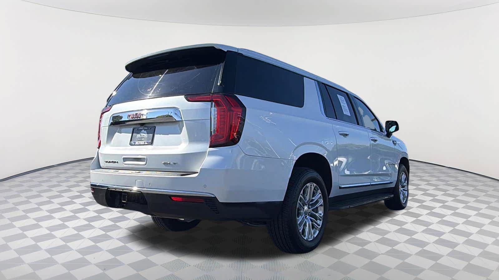 Used 2021 GMC Yukon XL SLT w/ SLT Premium Package AWD/4WD image 5