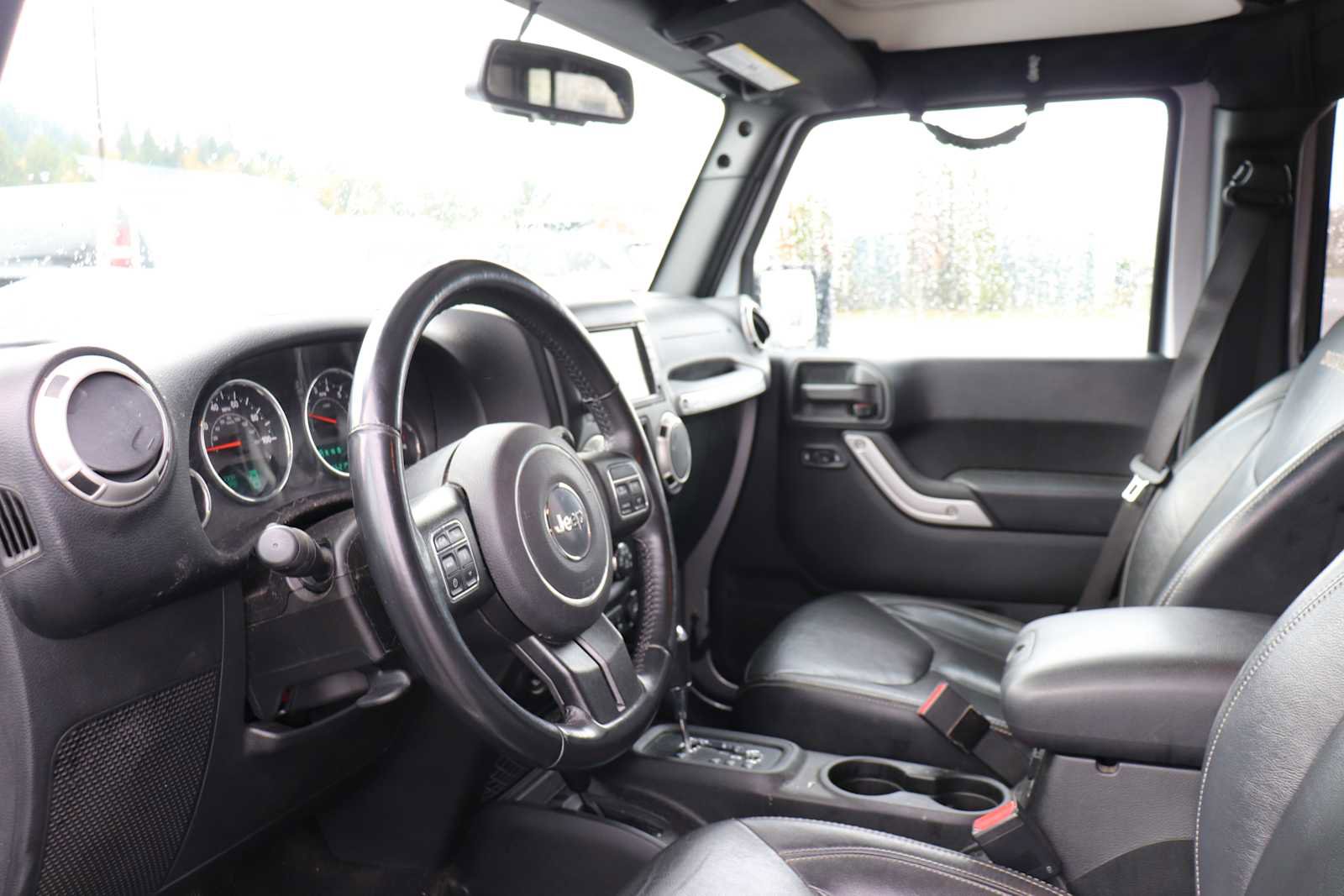 Used 2016 Jeep Wrangler Unlimited Sahara w/ Connectivity Group image 10