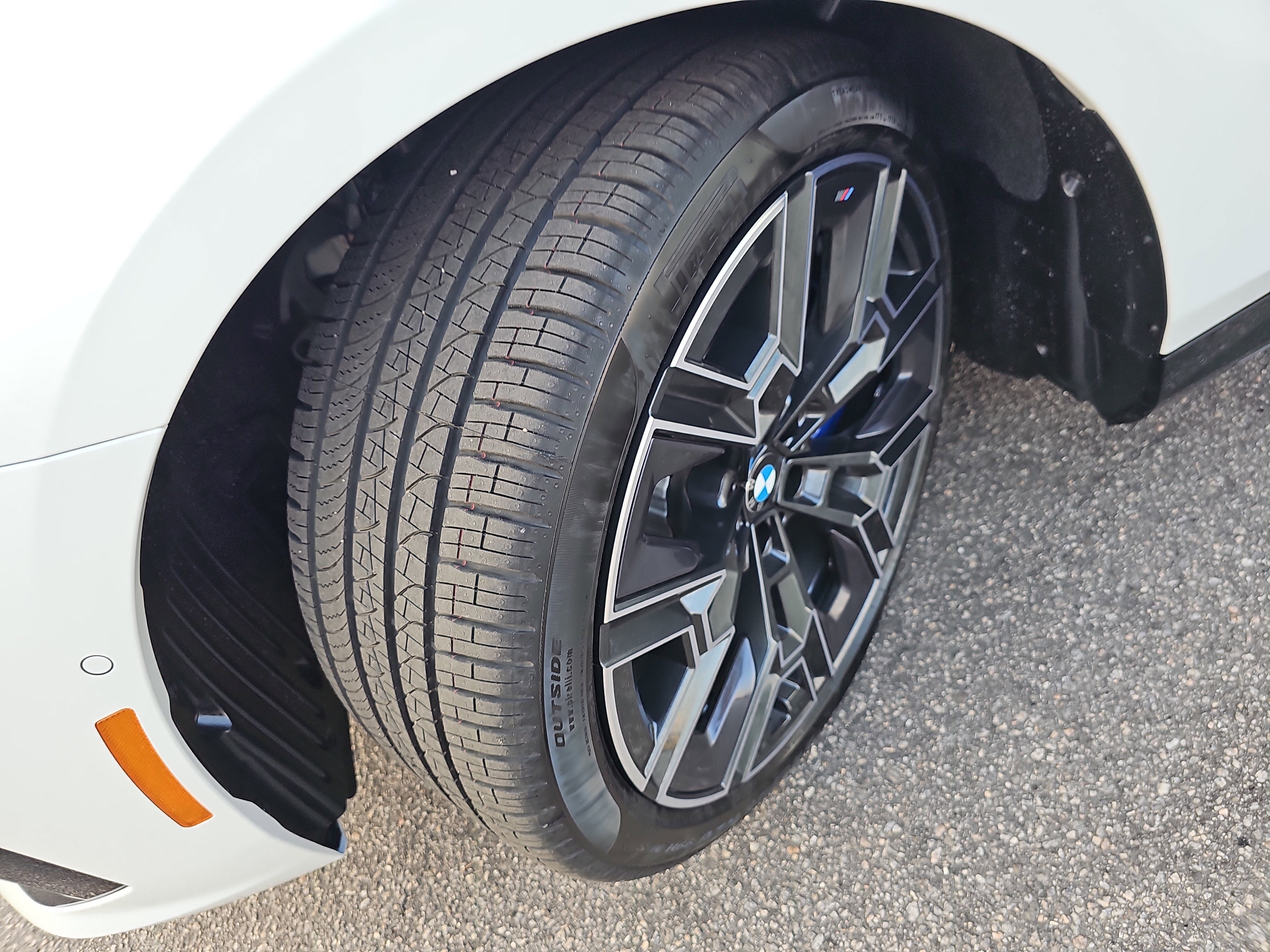 New 2026 BMW 550e xDrive w/ Executive Package image 34