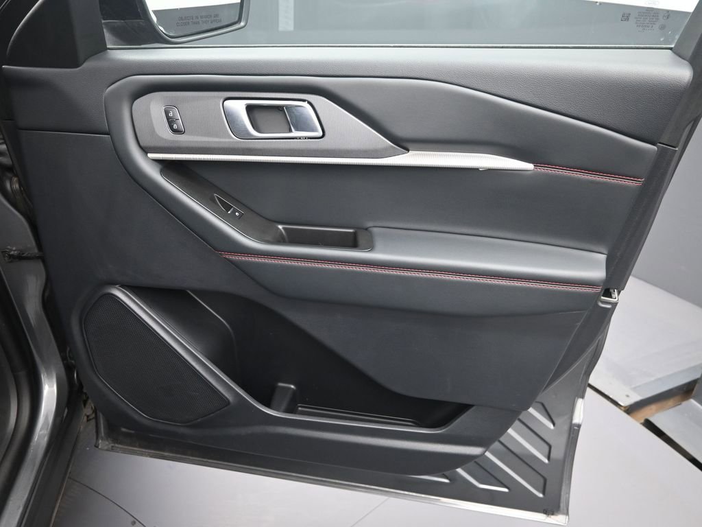 Used 2025 Ford Explorer ST-Line w/ ST-Line Street Pack image 40