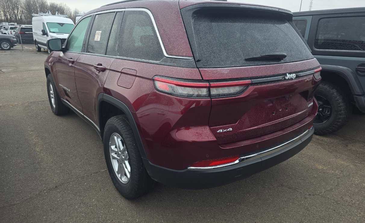 Used 2024 Jeep Grand Cherokee Laredo image 8