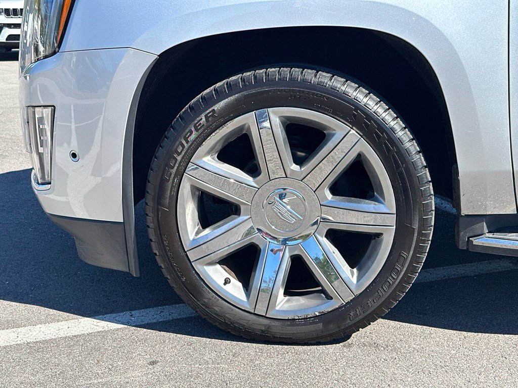 Used 2020 Cadillac Escalade Luxury RWD image 10