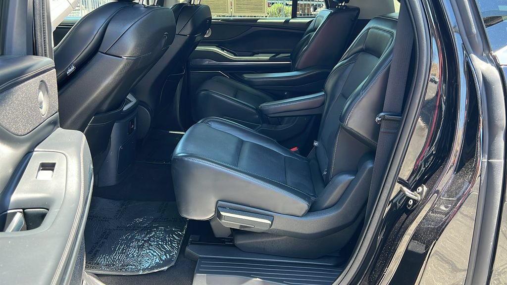 Certified 2025 Lincoln Navigator L Reserve AWD/4WD image 10