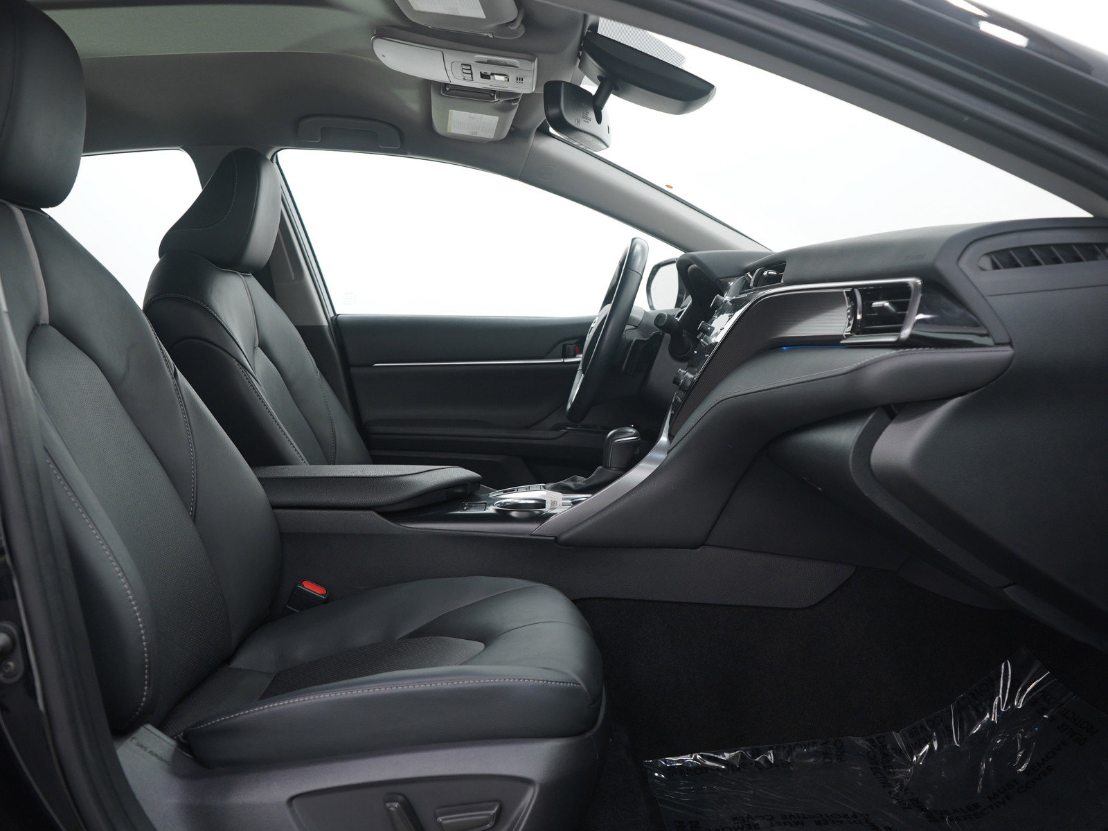 Used 2020 Toyota Camry XSE image 11