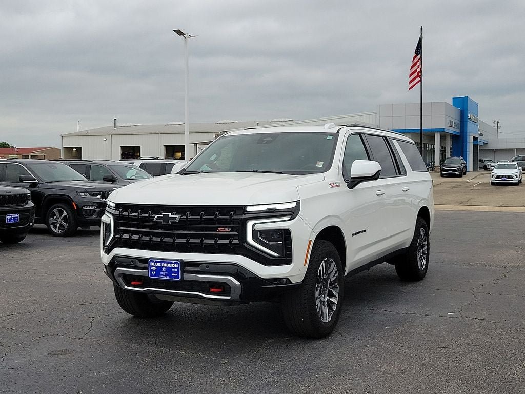 Used 2025 Chevrolet Suburban Z71 AWD/4WD image 2