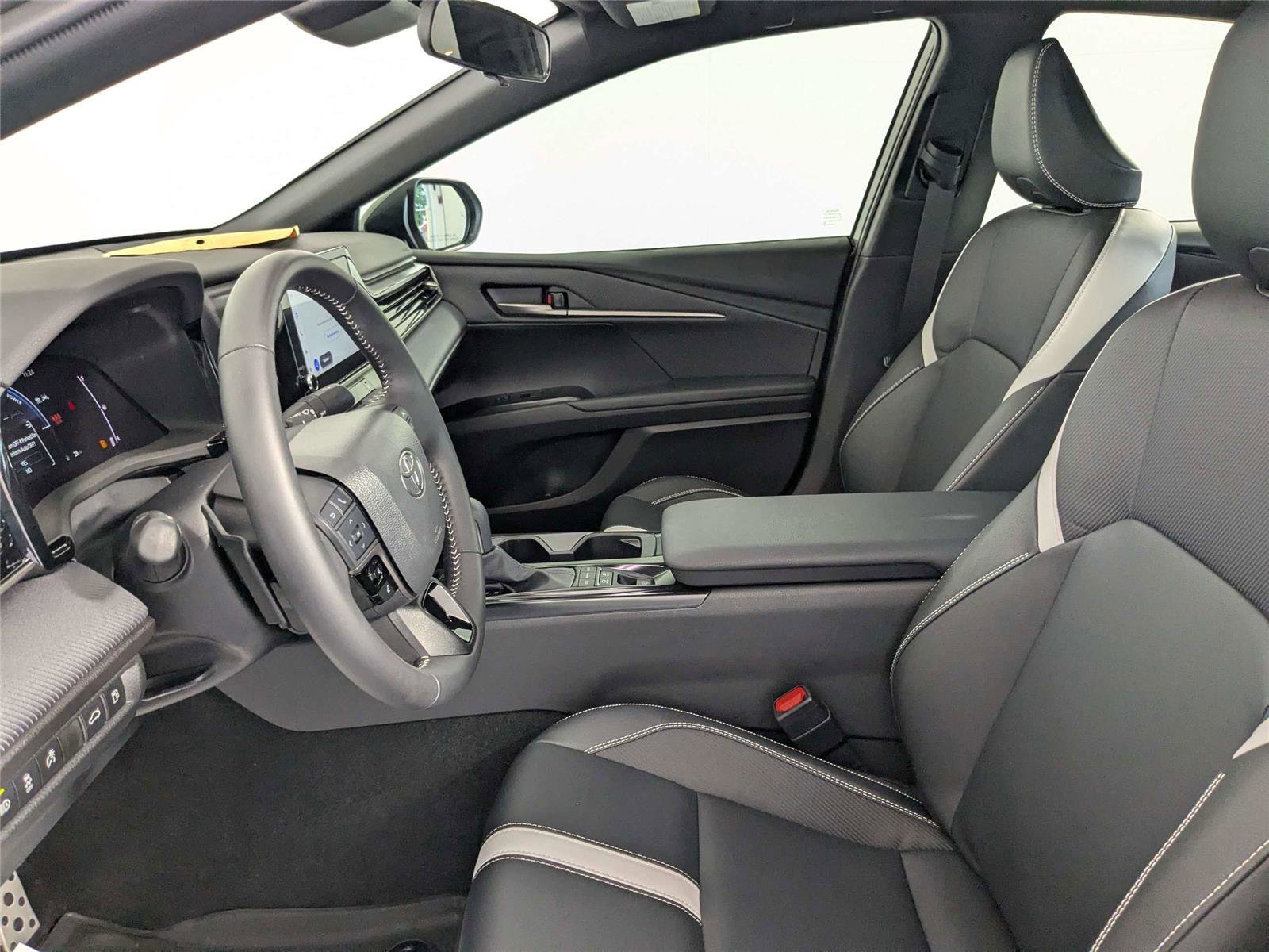 Used 2025 Toyota Camry SE FWD image 11